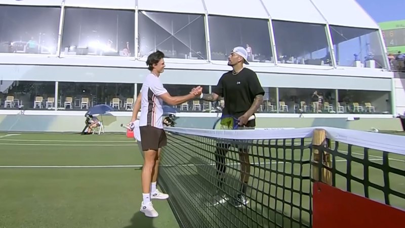 Walton takes down hobbling Kyrgios