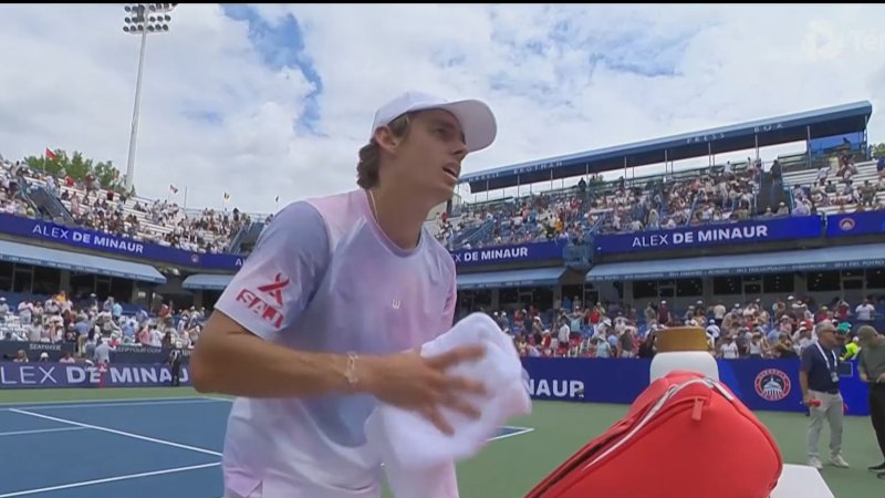 De Minaur sets up Hewitt clash