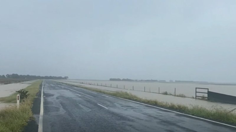 Tourists cut off as parts of Queensland pummeled with more rain