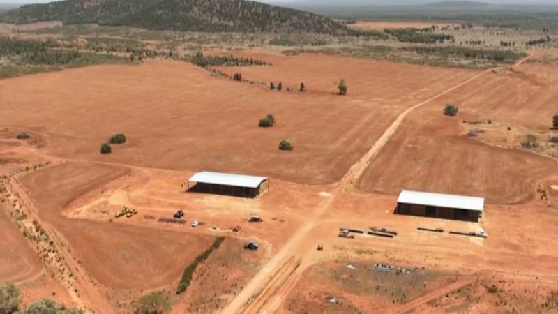 Extreme heat as search for accused triple-murderer continues