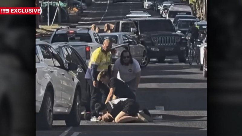 Dramatic citizen's arrest after attempted carjacking on busy road