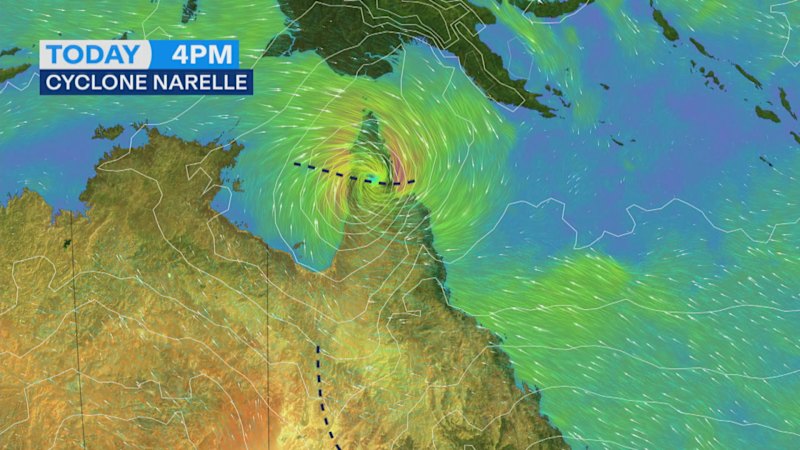Cyclone closes in on Far North Queensland