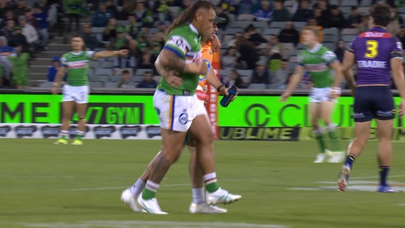 Papalii limps off with injury