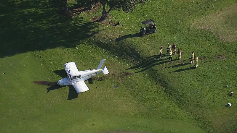 Pilot praised for quick thinking before Sydney golf course crash