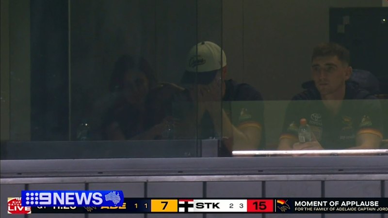 Crows captain emotional as crowd applauds after brother's death