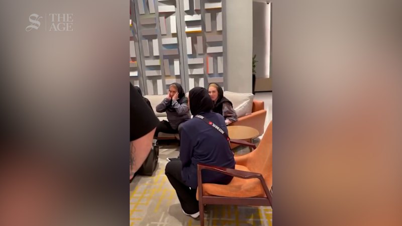 Iranian diaspora visit women's football team’s Malaysian hotel