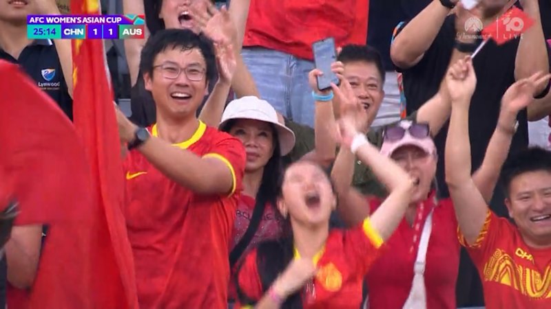 Australian fans at Perth Stadium