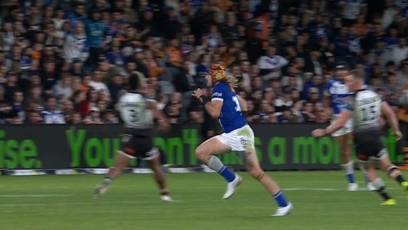 Bunker denies Bulldogs a try