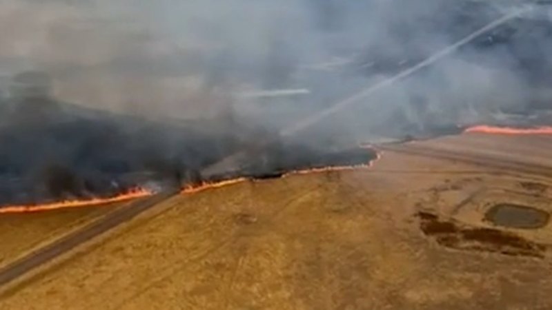 Victoria's bushfire emergency slightly eases