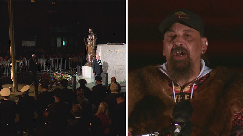 Hecklers boo during Sydney, Melbourne Anzac Day Dawn Services