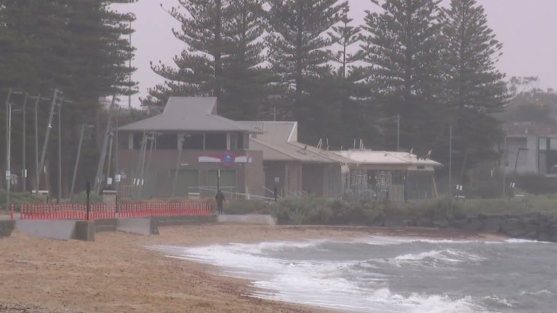 Victoria smashed by heavy rain and winds