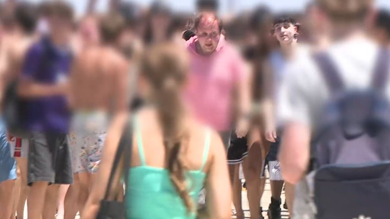 Tourist attacked and robbed in St Kilda leaves Australia early