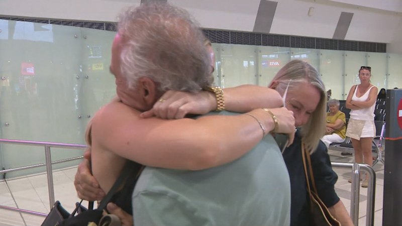 Stranded Australians head home after Qatar airspace partially reopens