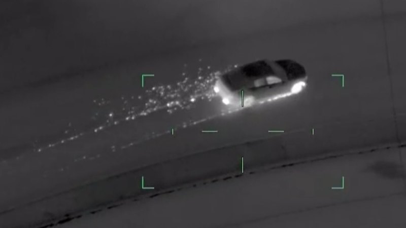 Mercedes pursued through Brisbane