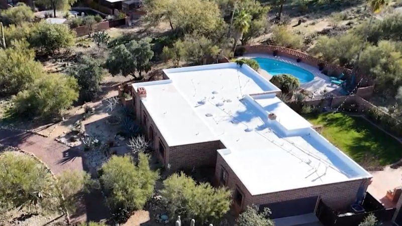 Two weeks since US TV host's mum disappeared