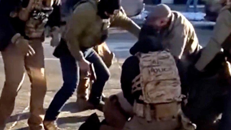 How the shooting of Alex Pretti unfolded