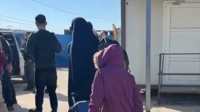 Coalition pushes new laws to bar ISIS brides from Australia