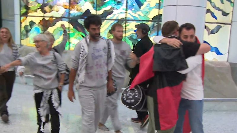 Australian activists begin returning home