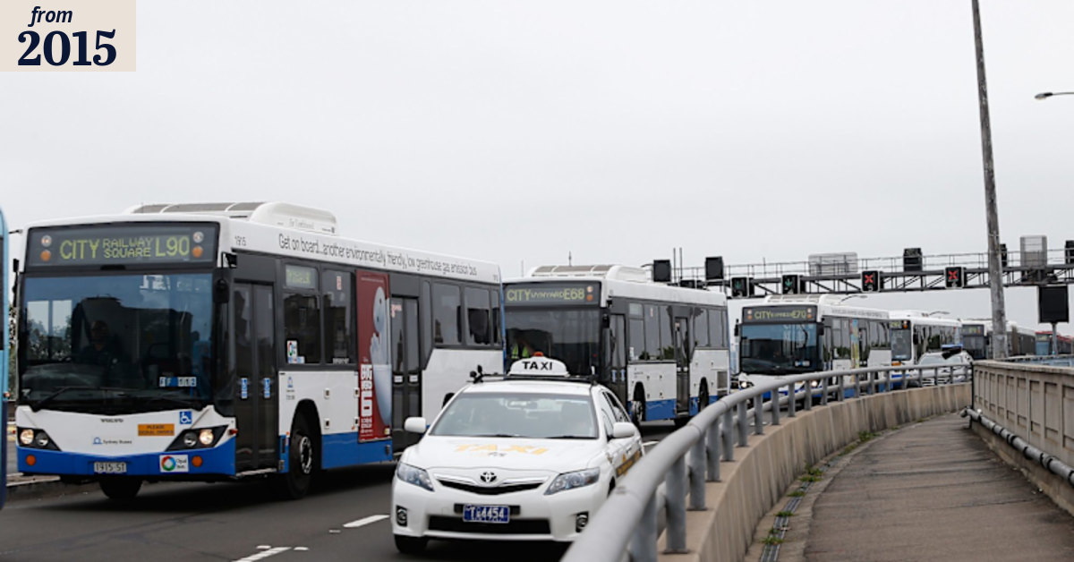 Bus chaos: Road closures, broken traffic lights cause Sydney commuter chaos