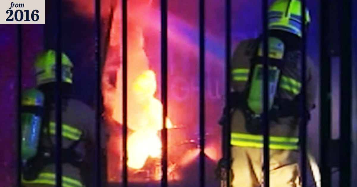 Sydney restaurant fire closes highway lanes