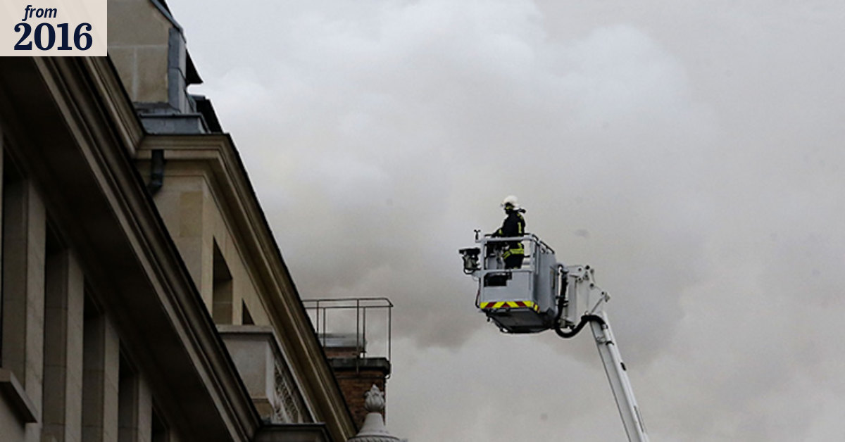 Fire engulfs parts of the Ritz Carlton in Paris