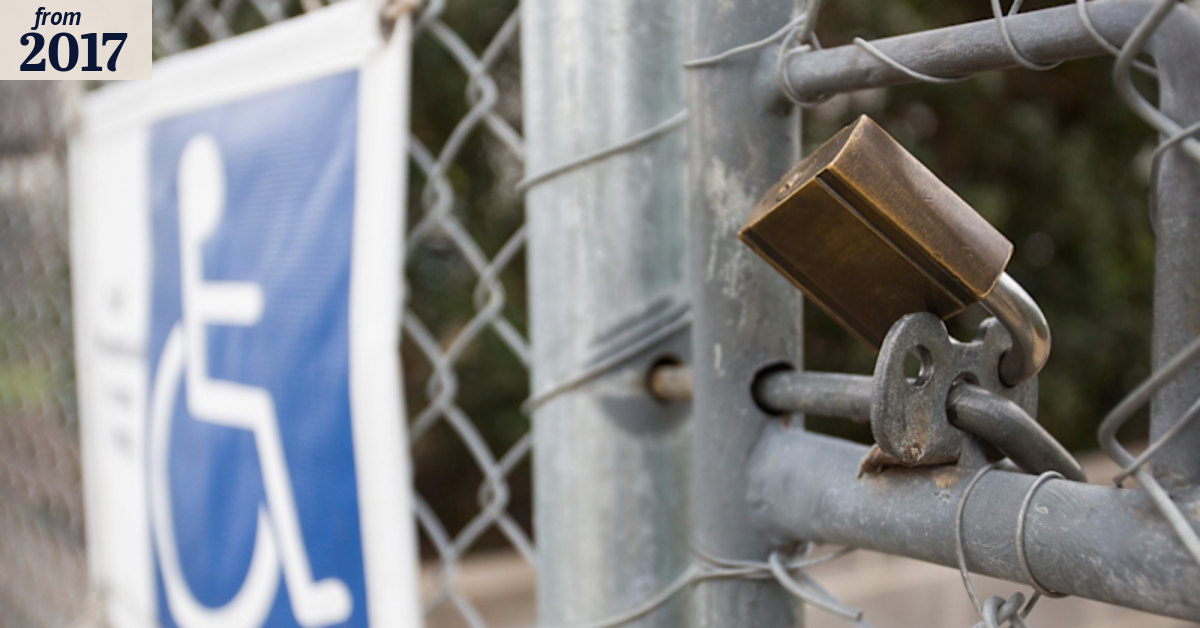 'It's completely disgusting': Locked gate leaves family out of school ...