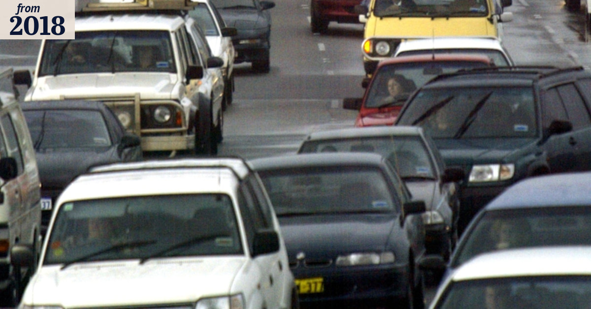Southbound lanes blocked as Kwinana Freeway thrown into chaos
