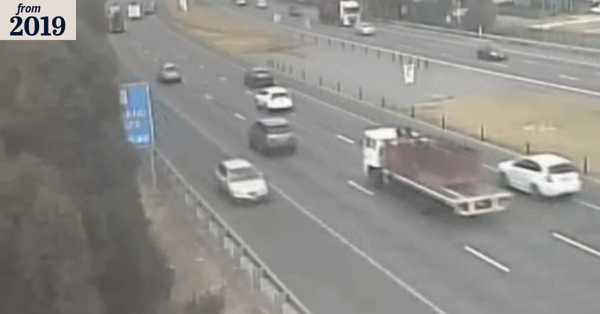 Car caught on camera driving the wrong way down Melbourne freeway