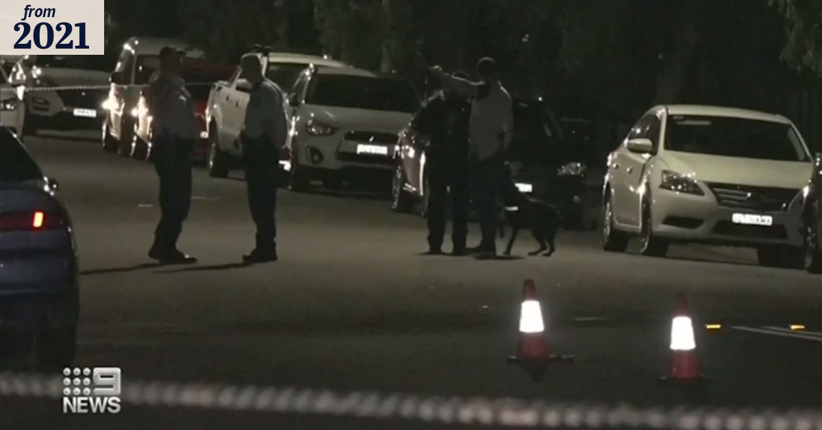 Police hunting for gunman after Sydney shooting
