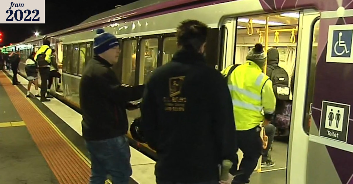Thousands of commuters stranded around Victoria after V/Line ...