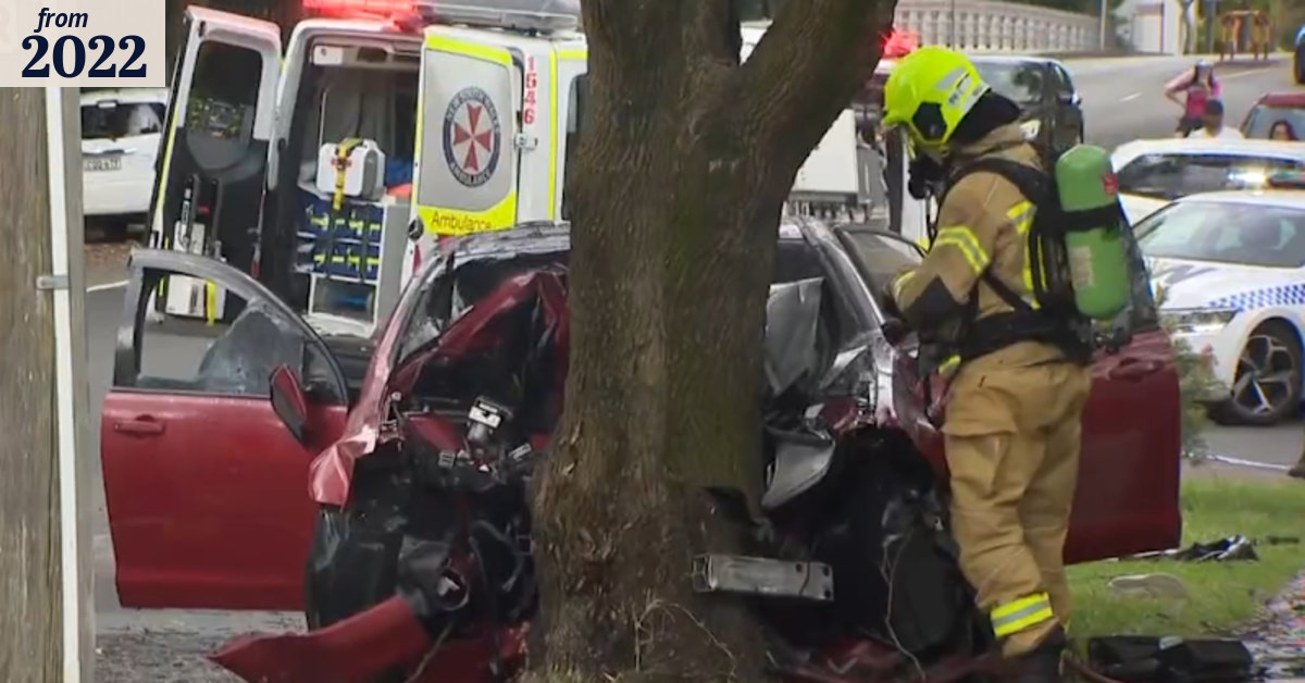 Five teens in critical condition after car hit tree in north Sydney