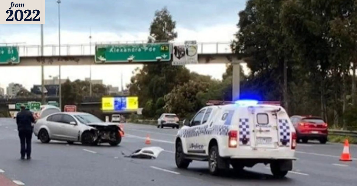 Police narrowly avoid injury after crash on Melbourne Freeway