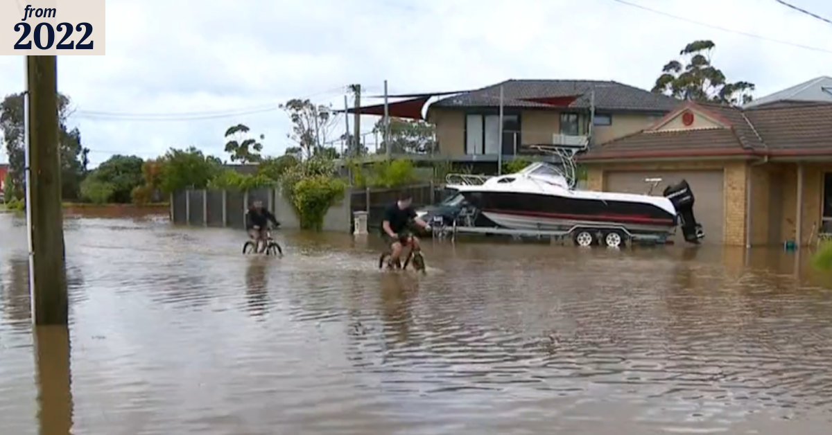 Hundreds call for help as flash flooding and storms hit Victoria