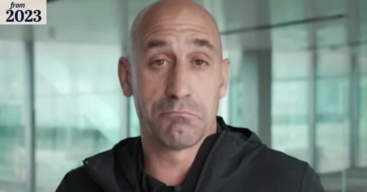 Spanish football boss resigns over kiss scandal