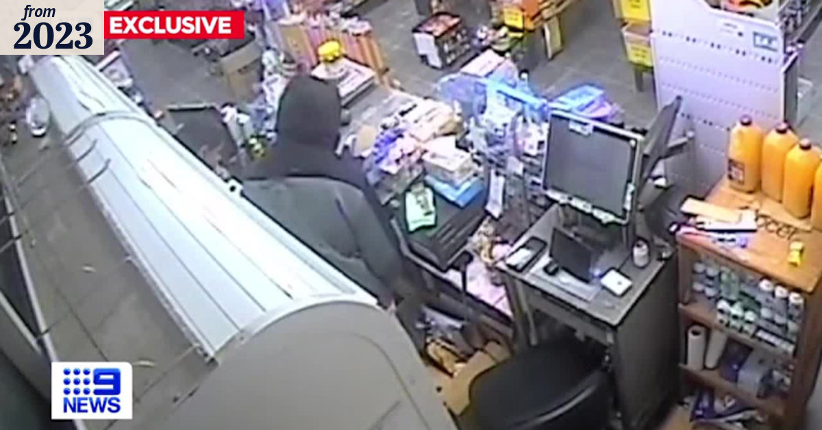 Man on the run after Sydney store robbery