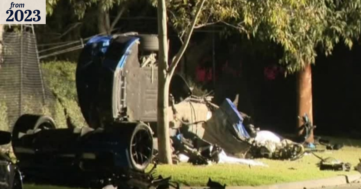 Two dead after car crashes into tree in Melbourne's south-west