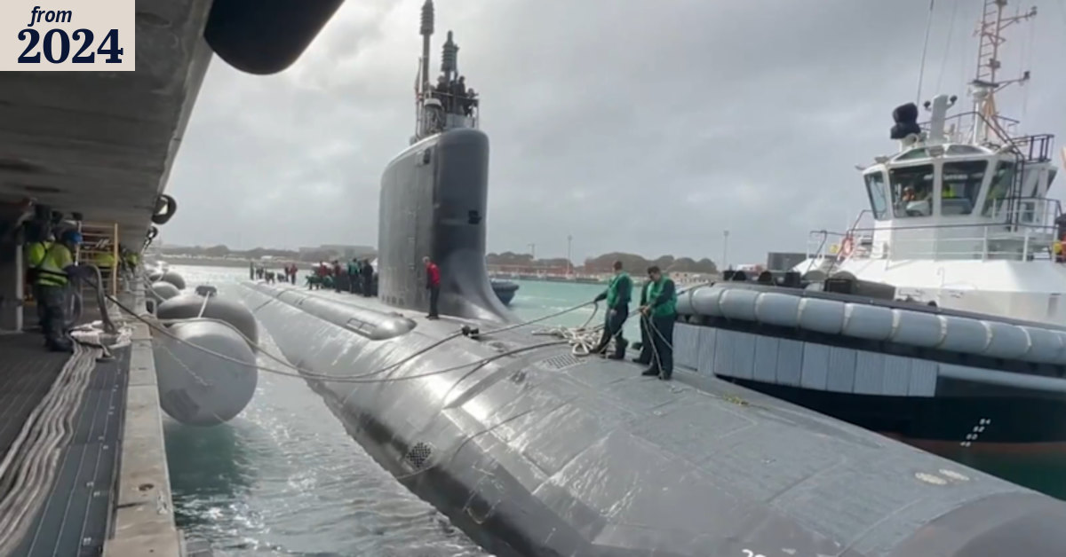 Australian sailors carry out maintenance on US nuclear submarine