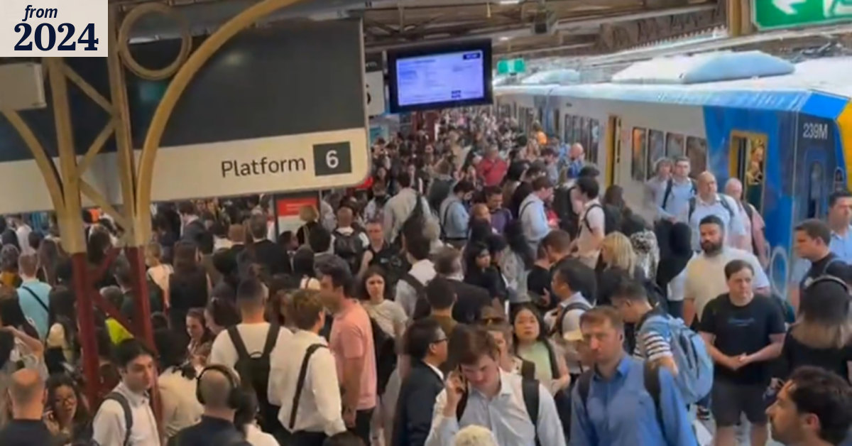 Thousands in Melbourne stranded by major train delays