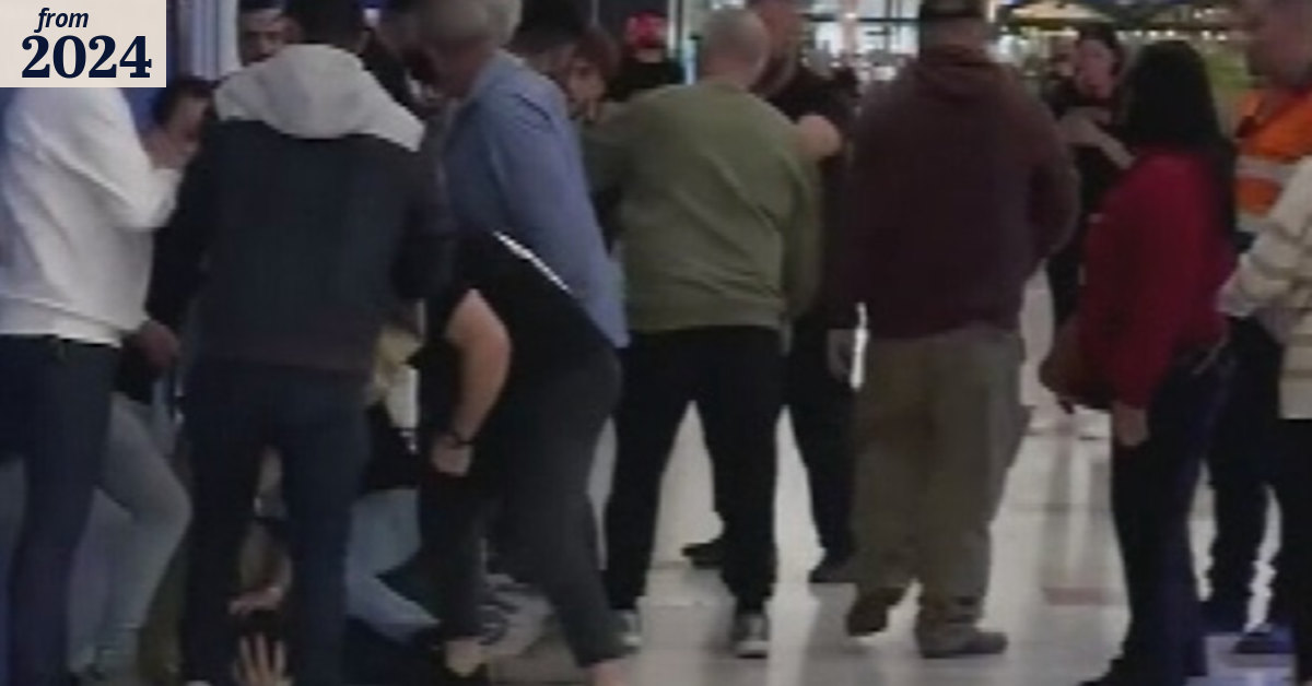 Knife-wielding man arrested after brawl at Melbourne shopping centre
