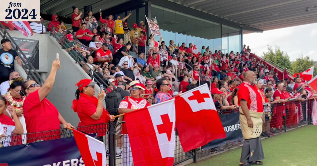 Tongan fans sing Himi #114 at training session