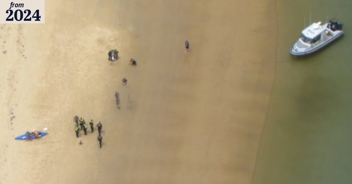 Man dies after being pulled from water at Balnarring Beach
