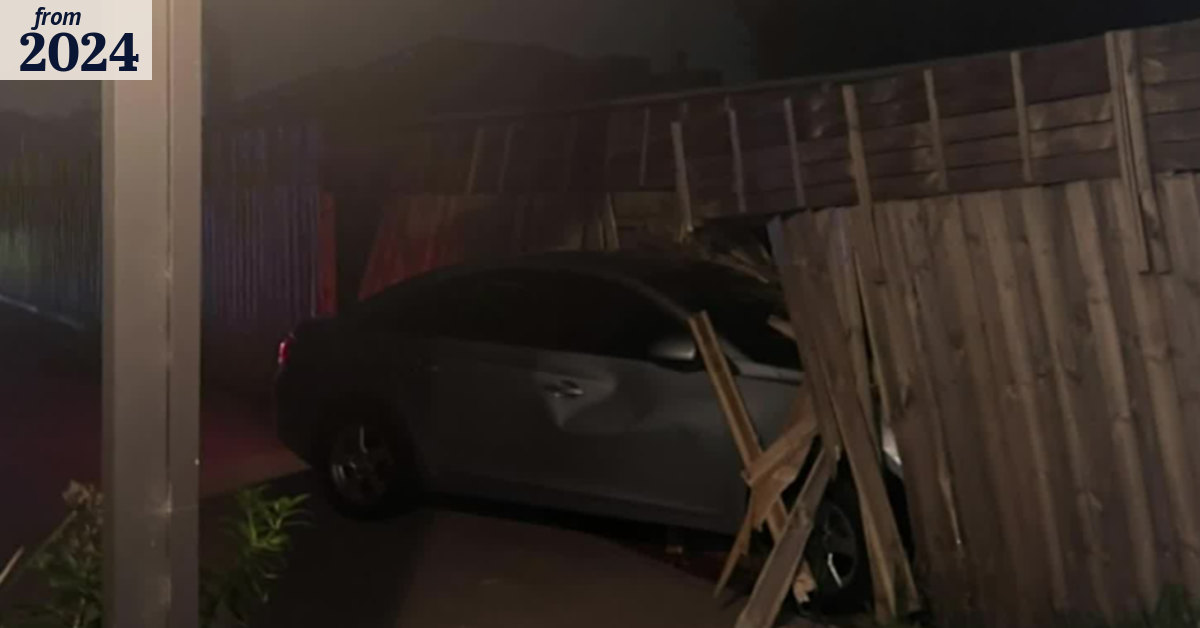 Man arrested after 'ramming stolen car into fence' in Melbourne