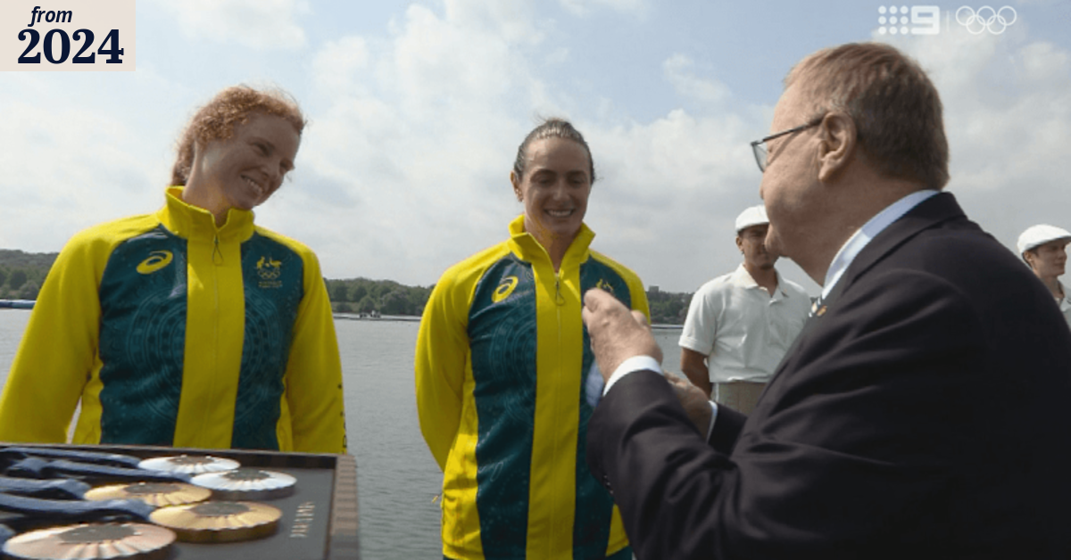 Rowing pair crowned bronze in heartwarming scenes