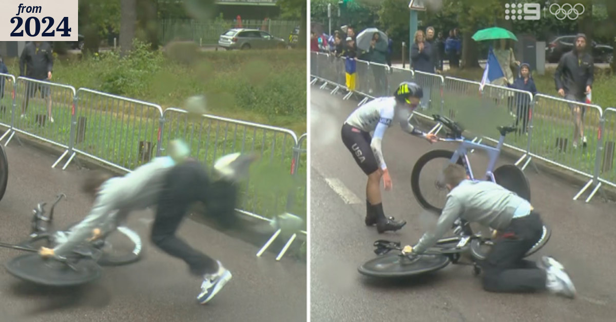 Rider's mechanic stacks it in time trial