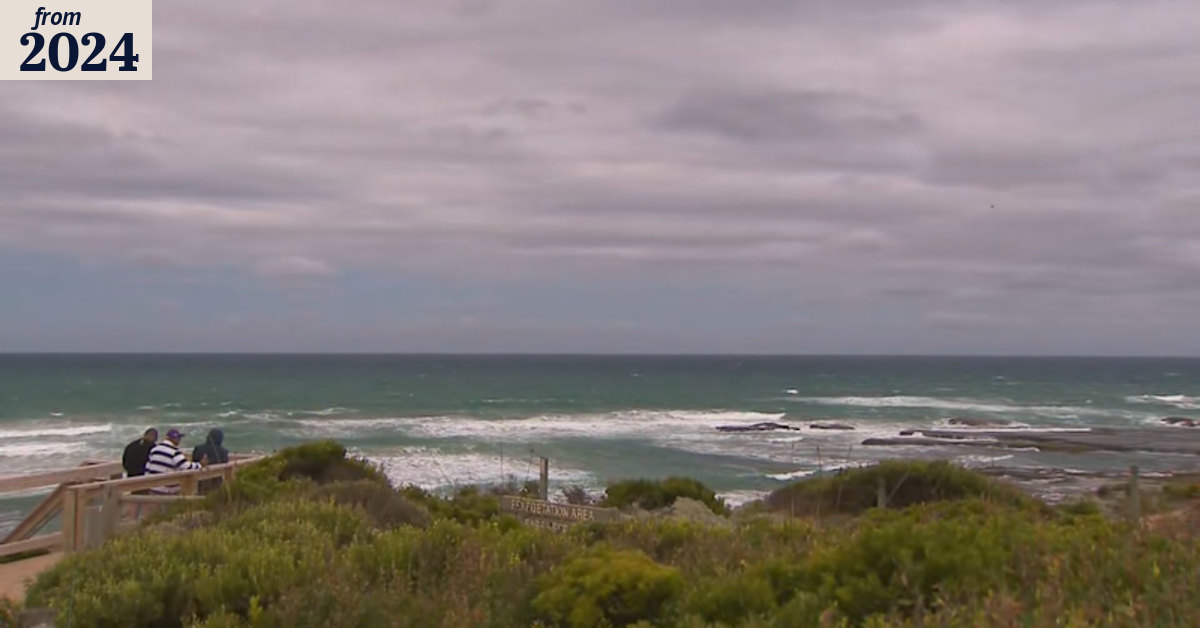 Search ramps up for man who disappeared in rip at Victorian beach