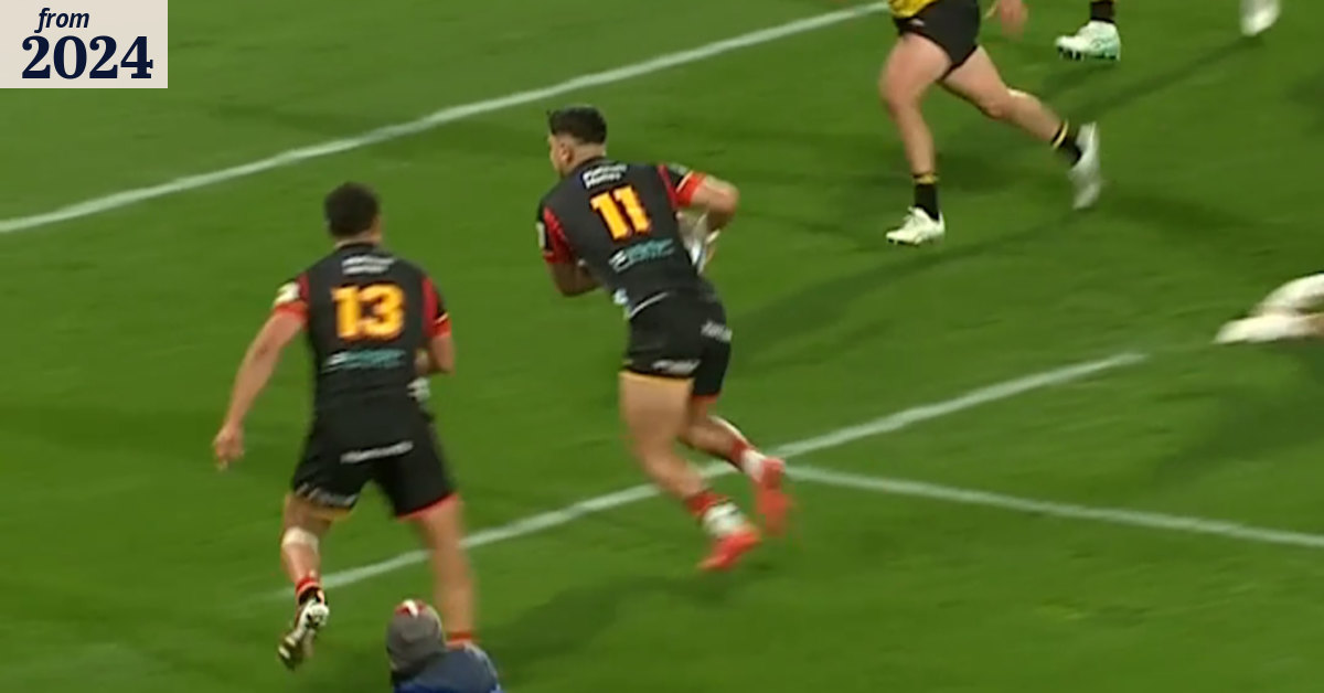 Wallace Sititi intercept sets up awesome Chiefs try