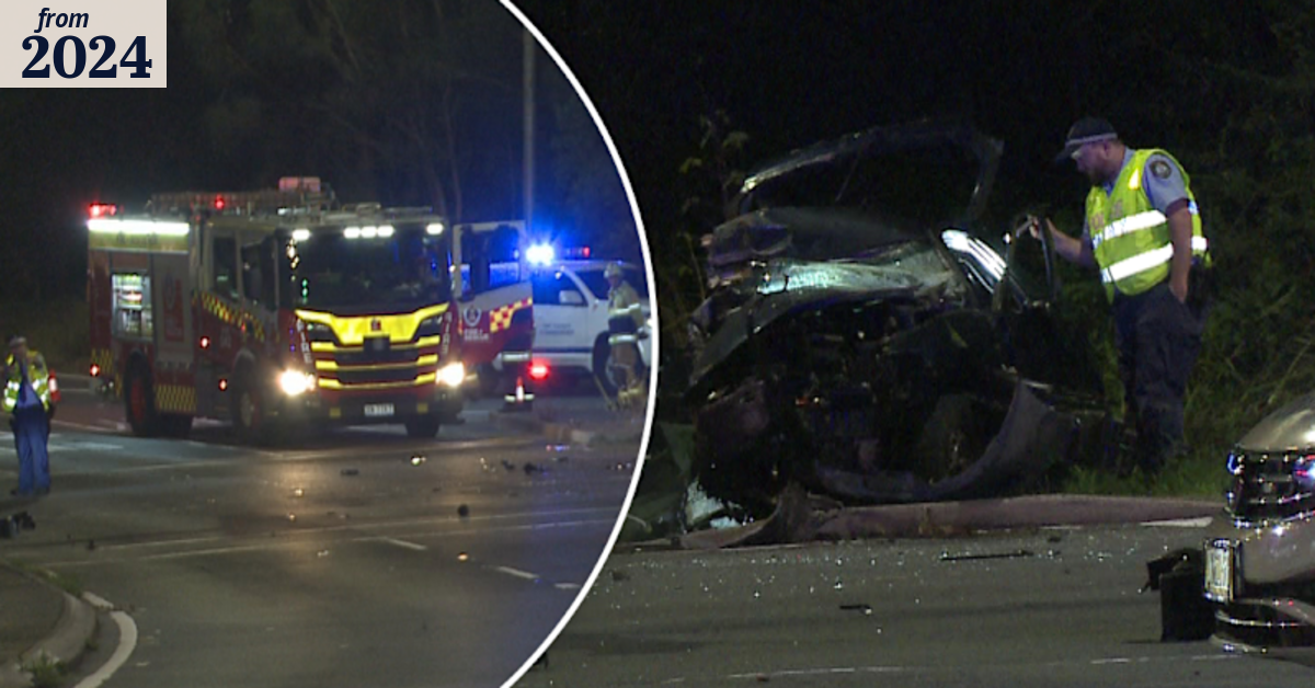 Man dead after car crashes into several traffic lights