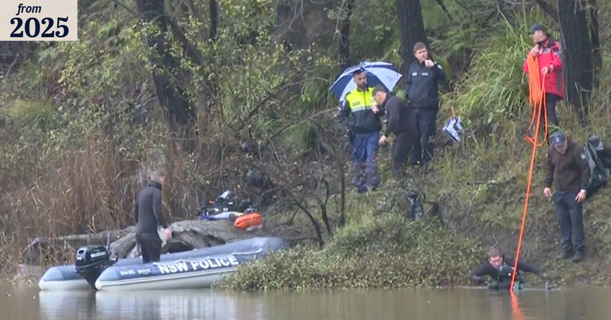Two bodies pulled from water after father, sons crash into NSW river