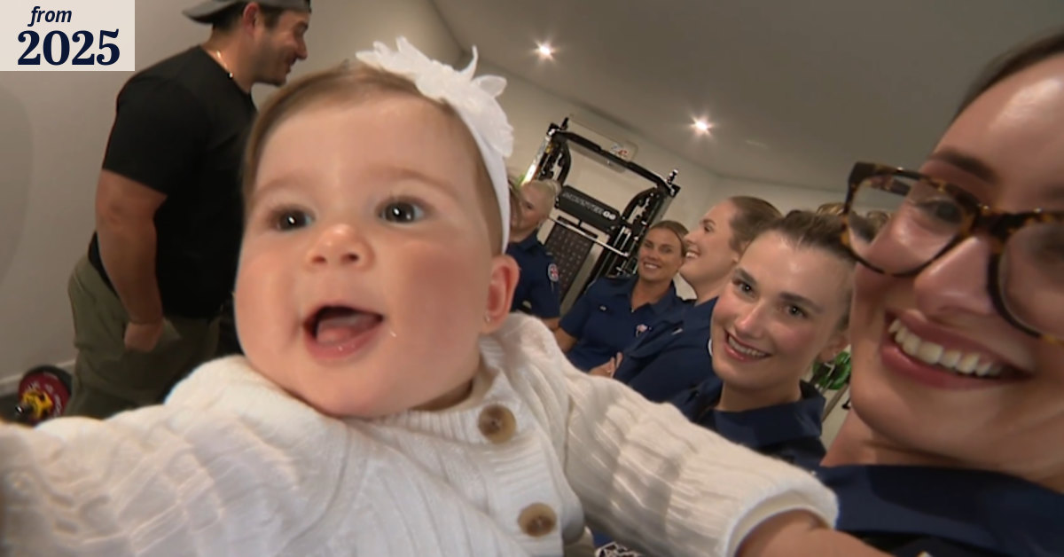 Couple reunited with emergency workers who helped deliver baby