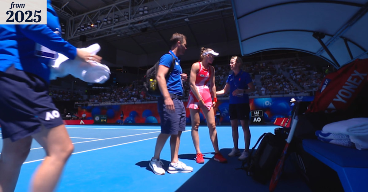 World No.7 suffers injury scare
